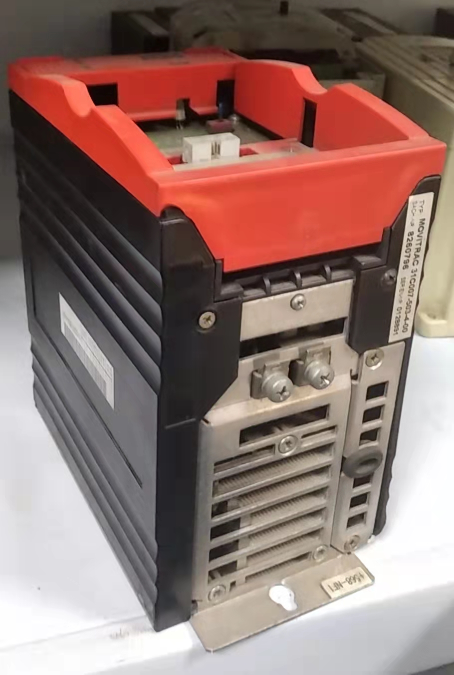 變頻器輸出端接接觸器 變頻器輸出端接接觸器